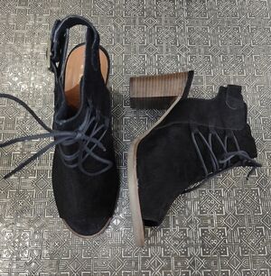 🐢 Bella Vita Pruitaly Black Suede peep-toe block heel sandal Size 8W